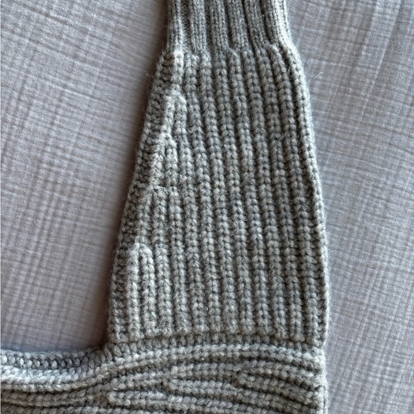 Cozy Gray Ribbed Sweater - Picture 5 of 13